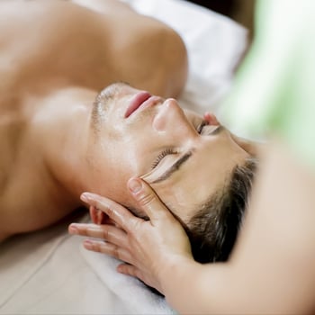 462549989_facial_massage-1 462549989_facial_massage-1
