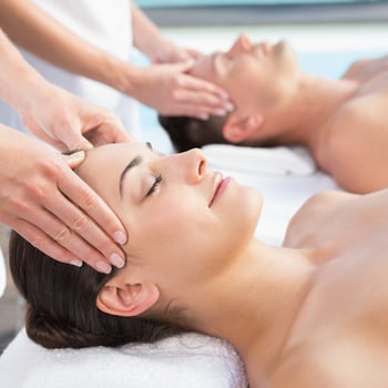 502872547_head_massage_couple (1)