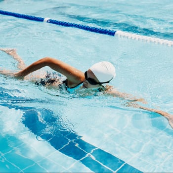 ThinkstockPhotos-dv1983040_swimming_woman