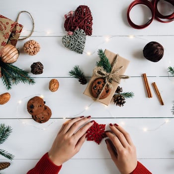 christmas-composition-white-wooden-table