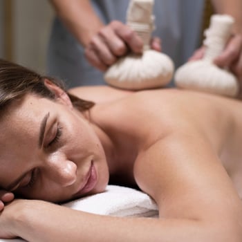close-up-woman-getting-spa-treatment_desat close-up-woman-getting-spa-treatment_desat