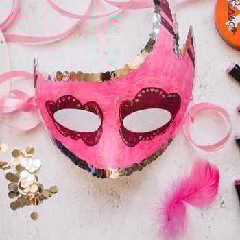 handmade-pink-mask-table handmade-pink-mask-table