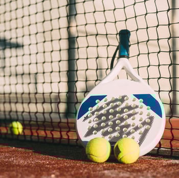 padel-schlager-auf-dem-netz. padel-schlager-auf-dem-netz.