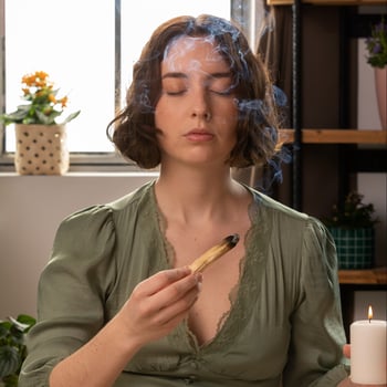 person-conducting-reiki-therapy